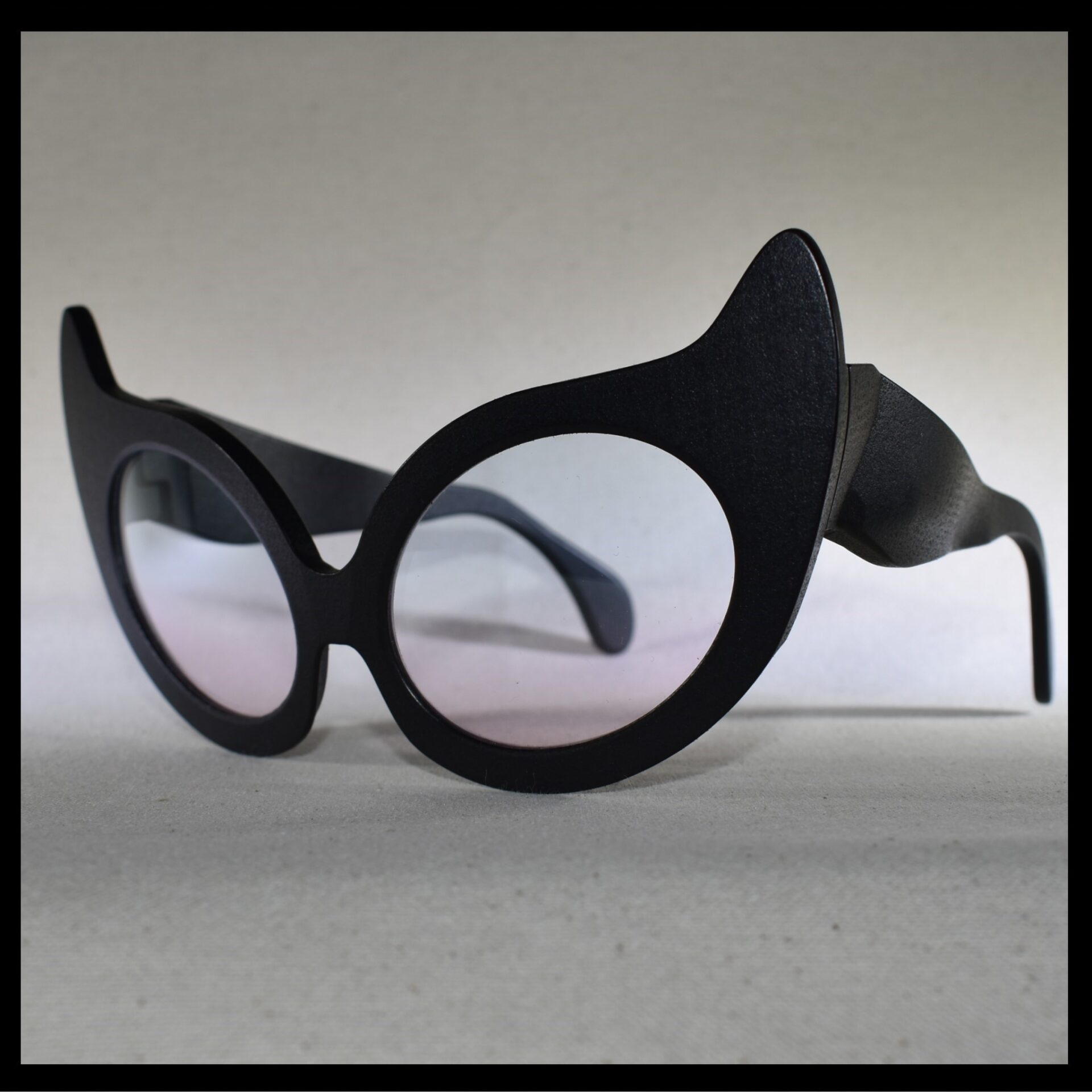 Nouvelle-Chicane-Sunglasses-Cat-Eye-Frame-Isometric-view cat eye